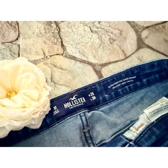 HOLLISTER ULTRA HIGH RISE JEANS - Picture 5 of 6